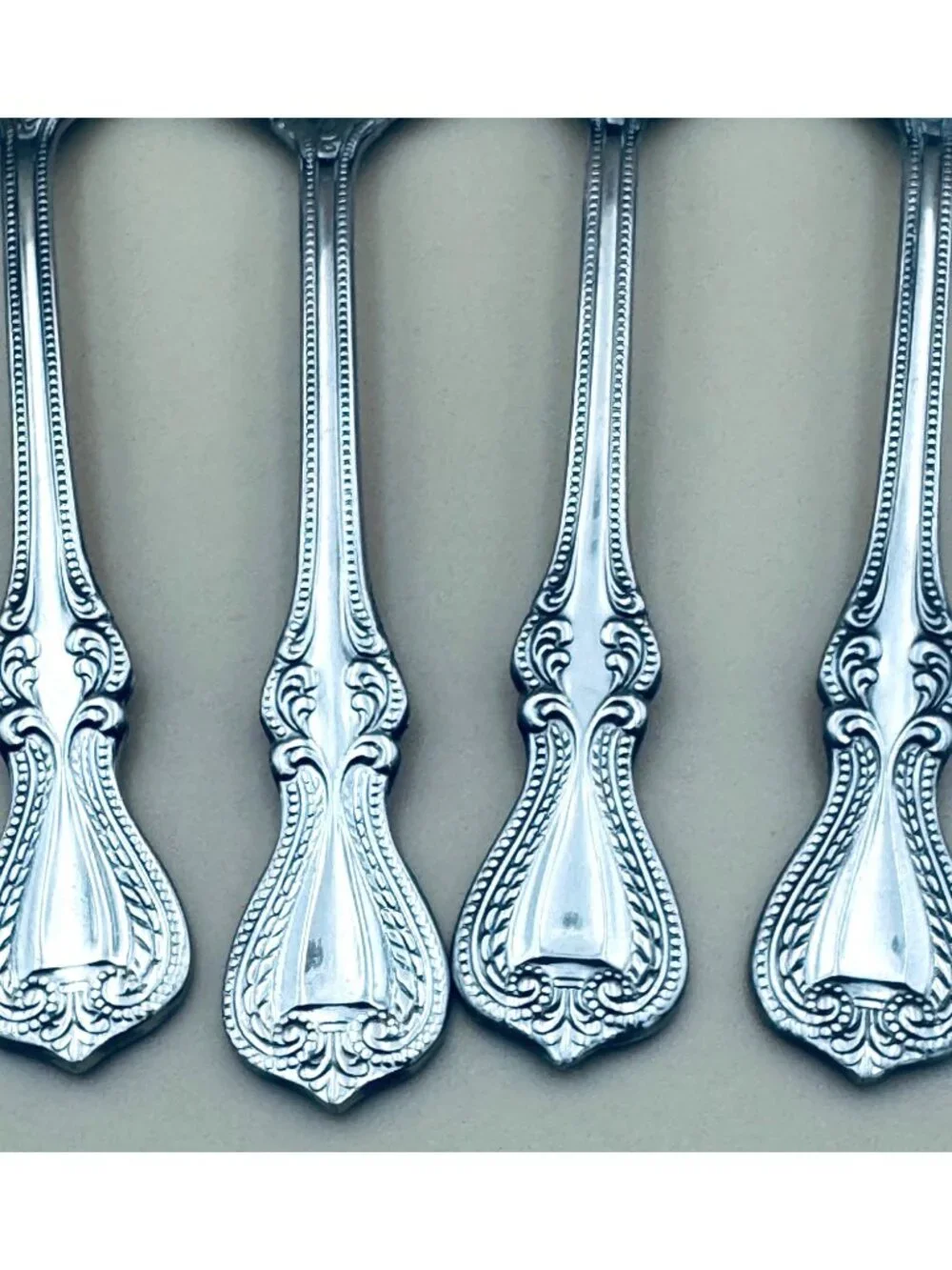 Set Of 4 Towle OLD COLONIAL 18/10 Stainless Place Oval Soup Spoons